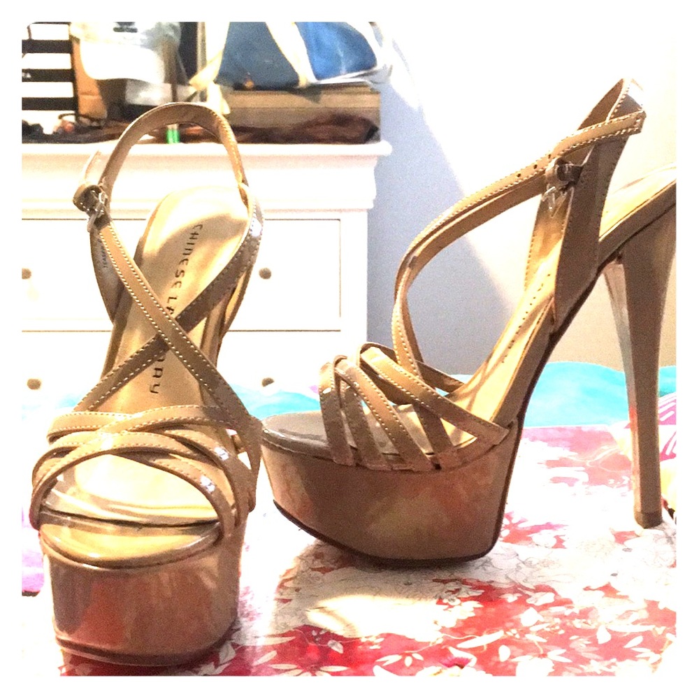 Teaser Patent leather platform sandals